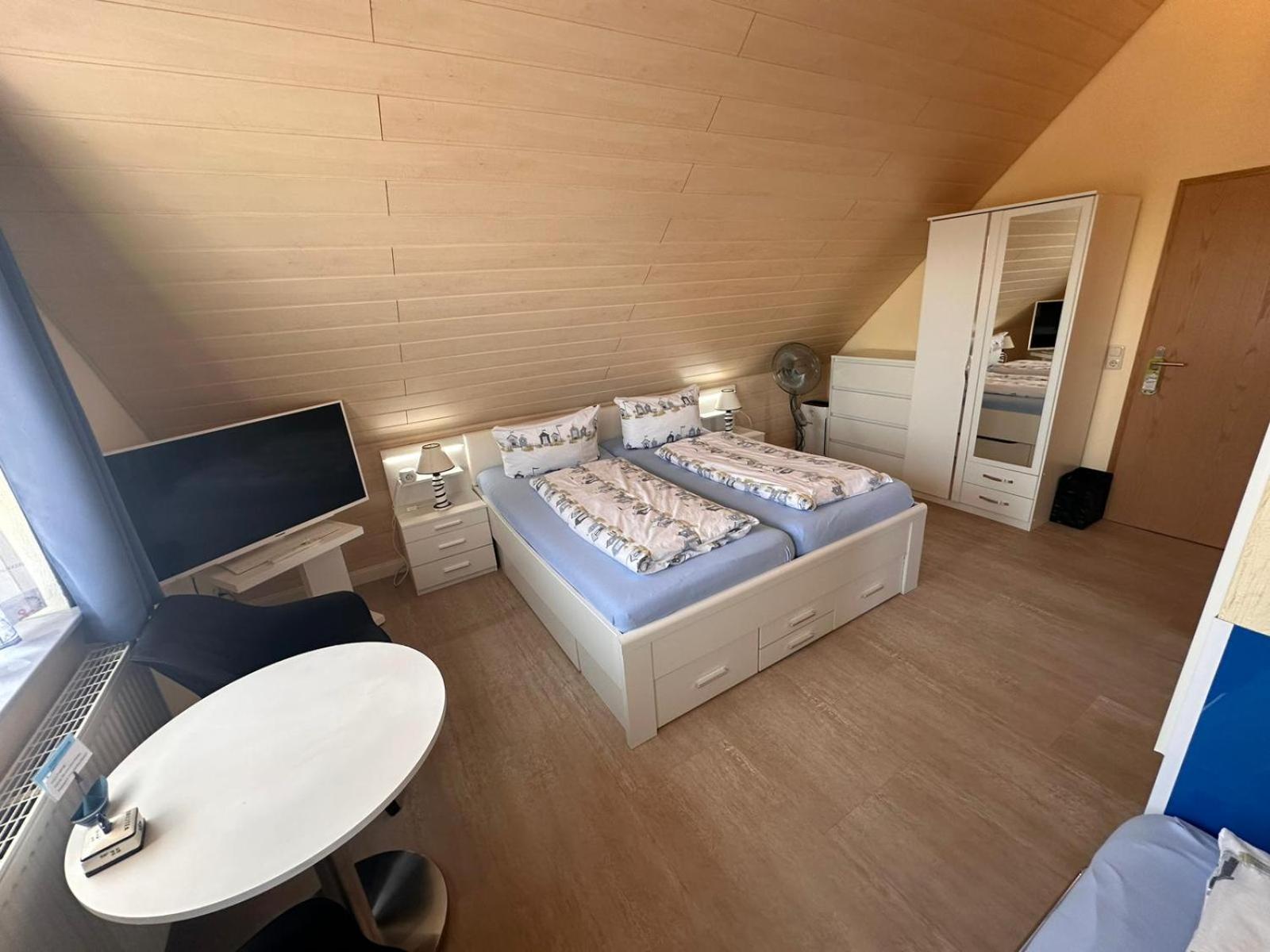 Hotel Drostenhof Garni Esens Bagian luar foto