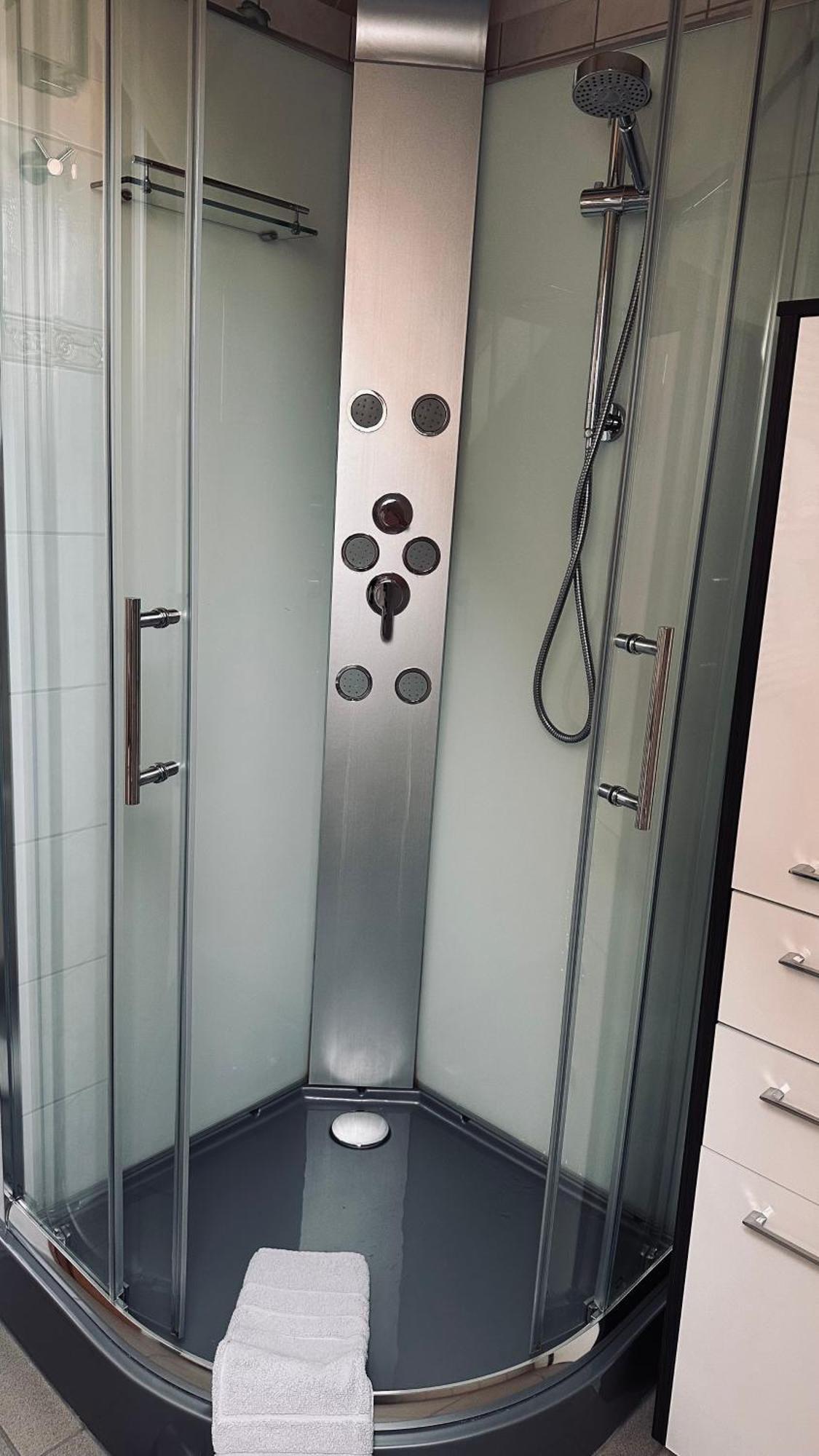 Hotel Drostenhof Garni Esens Bagian luar foto