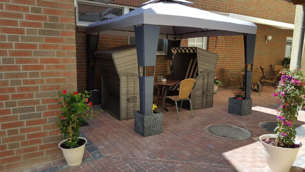 Hotel Drostenhof Garni Esens Bagian luar foto