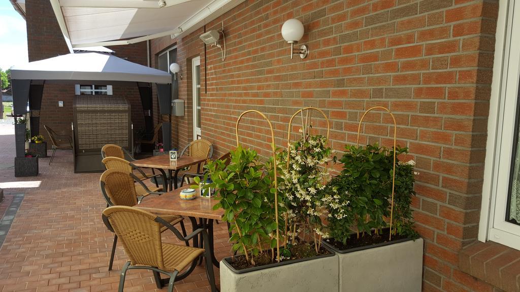 Hotel Drostenhof Garni Esens Bagian luar foto