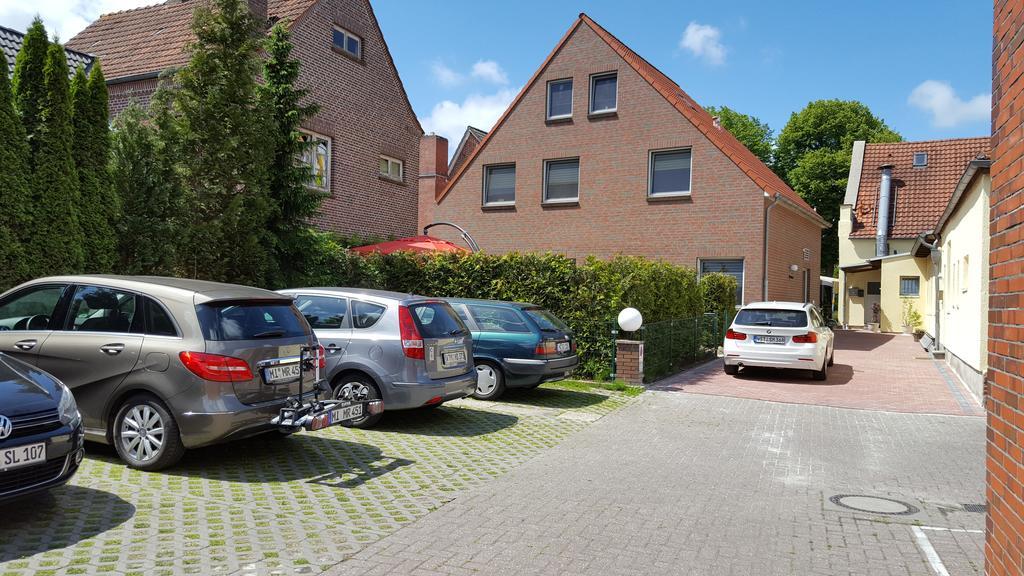 Hotel Drostenhof Garni Esens Bagian luar foto